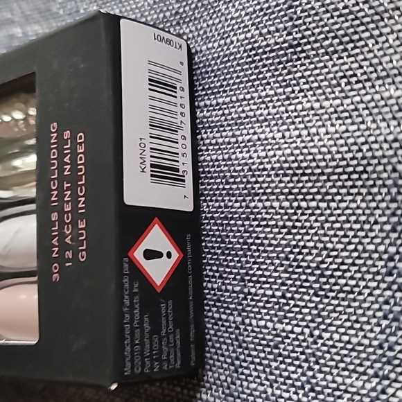 🌵 4/$20 Kiss Masterpiece Glue on Nails Pink Chrome Bling New - Picture 3 of 4